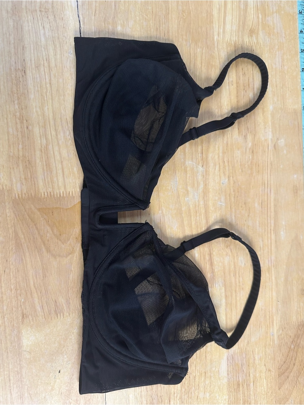 703. Skims 38c black bra